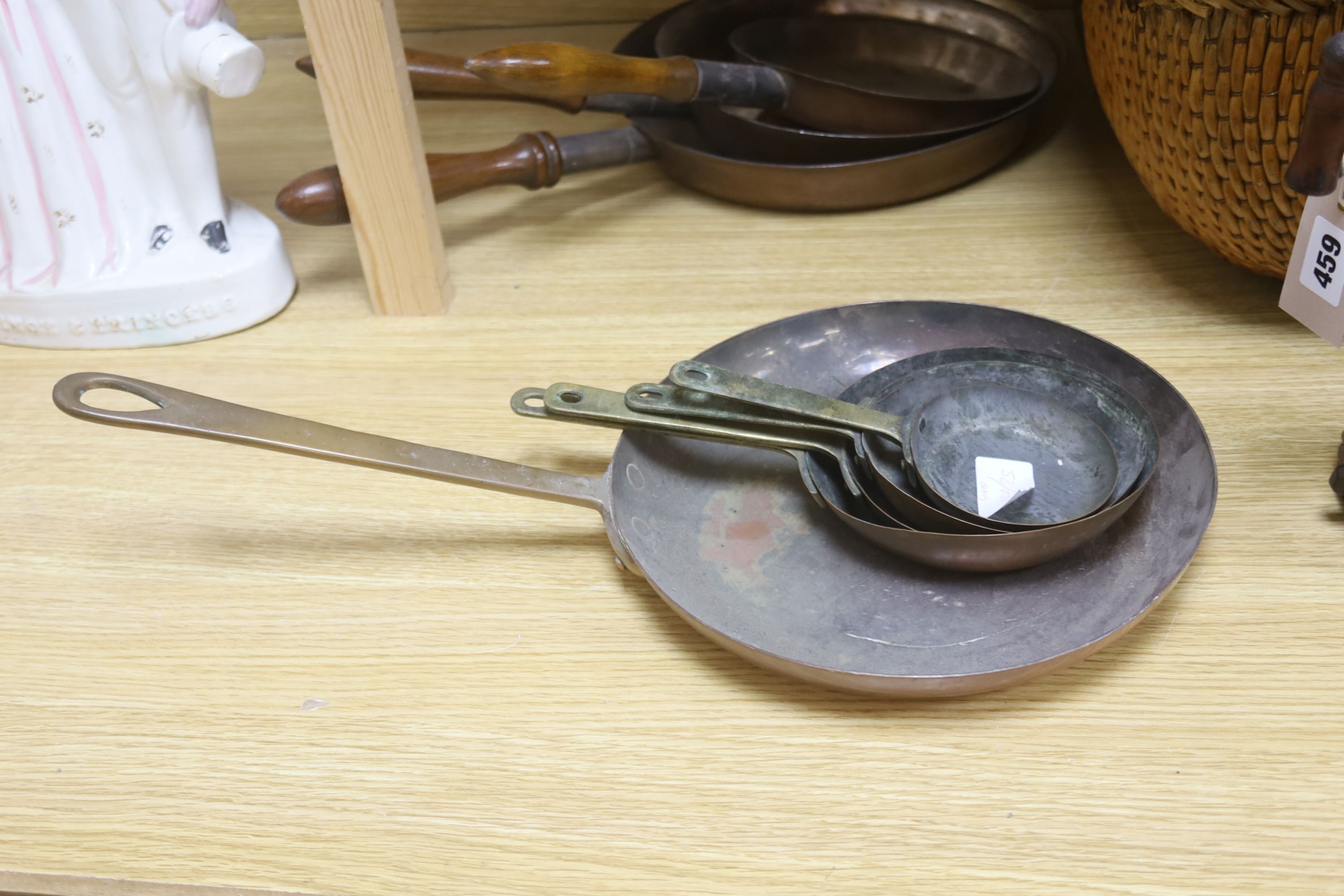 Mixed metalwares to include a large copper jug and saucepans, tallest 45cm